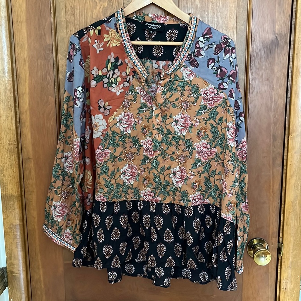 Feathers by tolani top